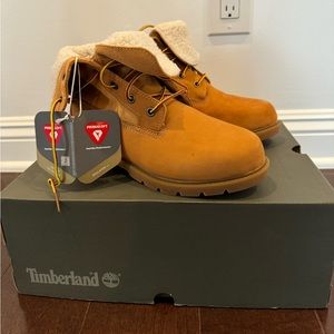 BRAND NEE WOMENS TIMBERLANDS